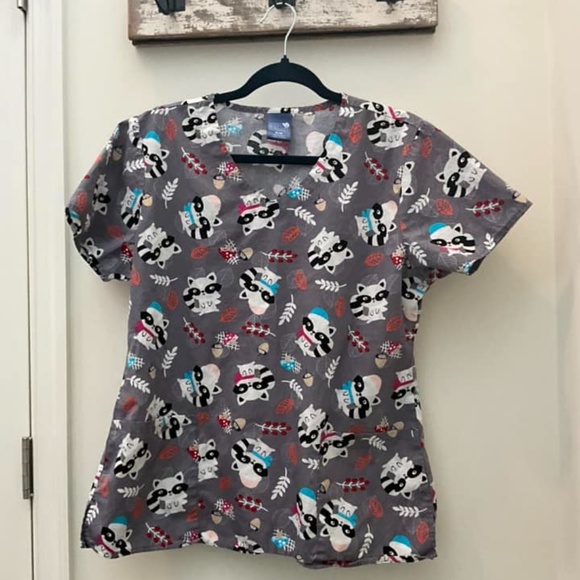 Zoe & Chloe raccoon scrub top size medium - Picture 1 of 1